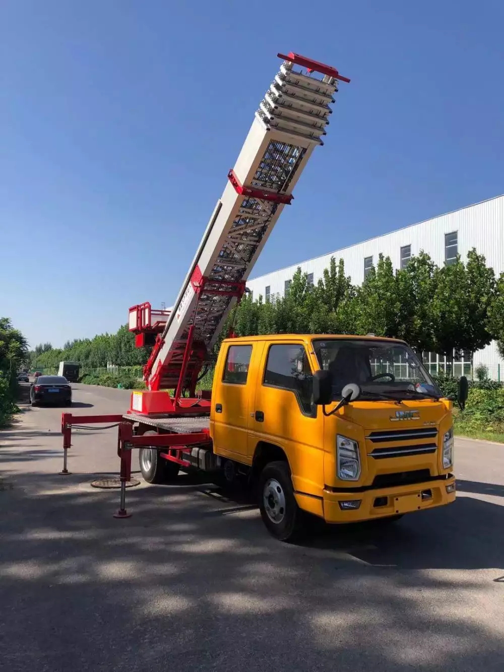 徐州贾汪附近的云梯车出租服务：轻松解决高空作业需求