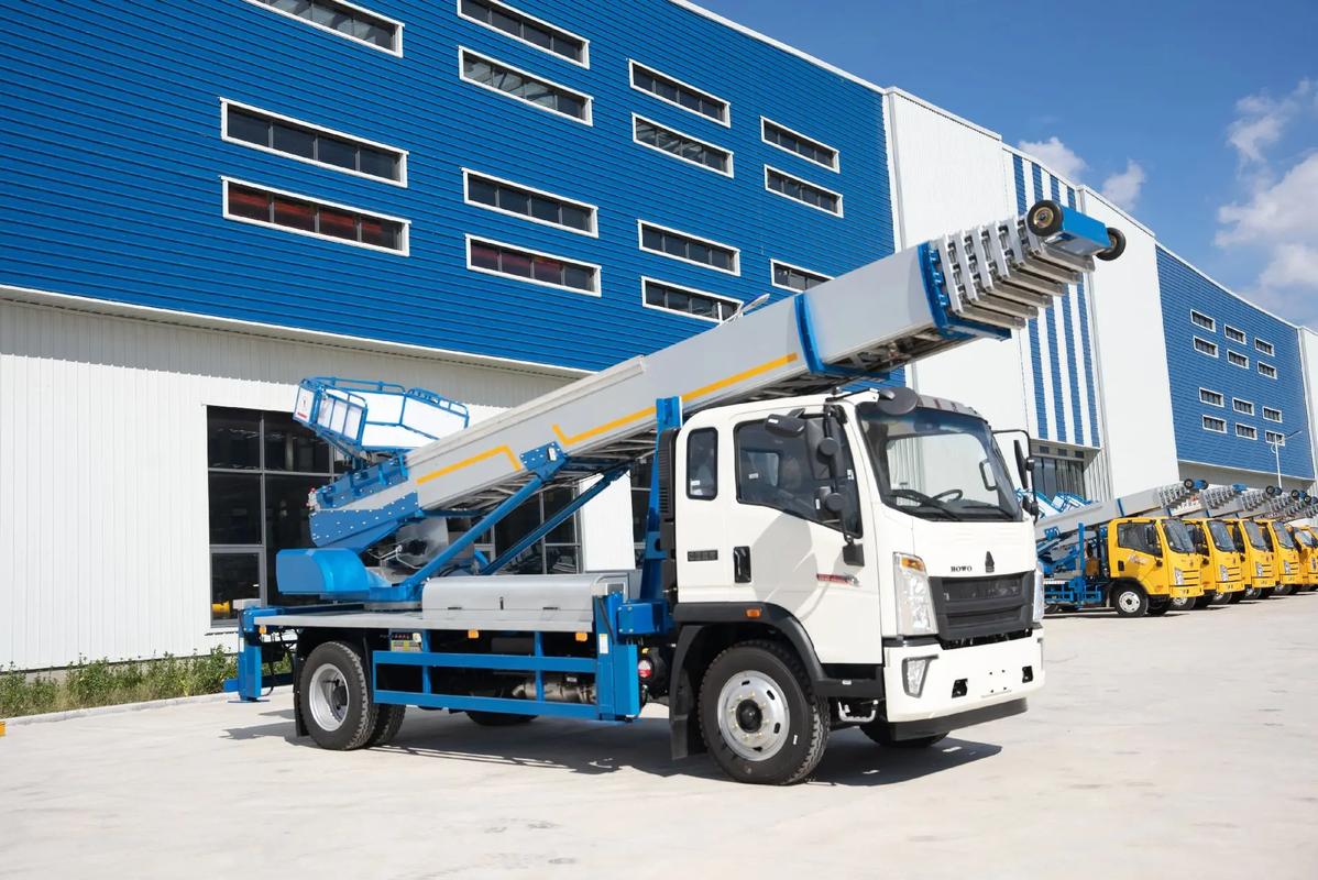 徐州贾汪出租云梯车高空作业车 建筑垃圾搬运